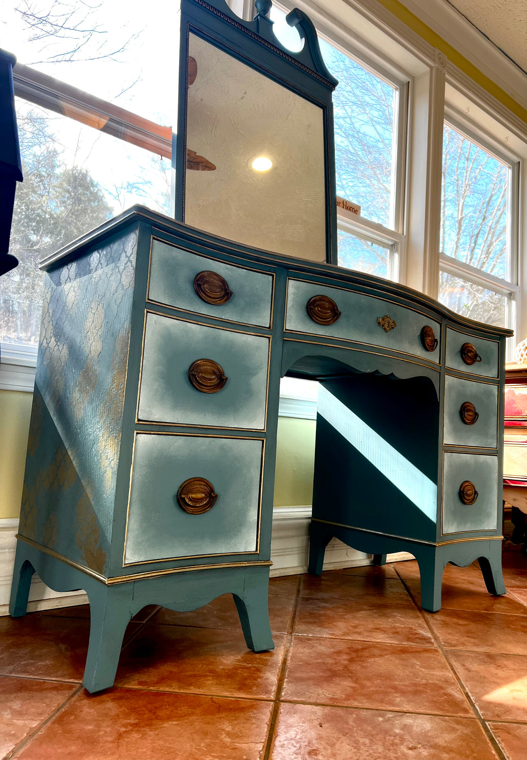 Lucia: Dressing Table / Desk