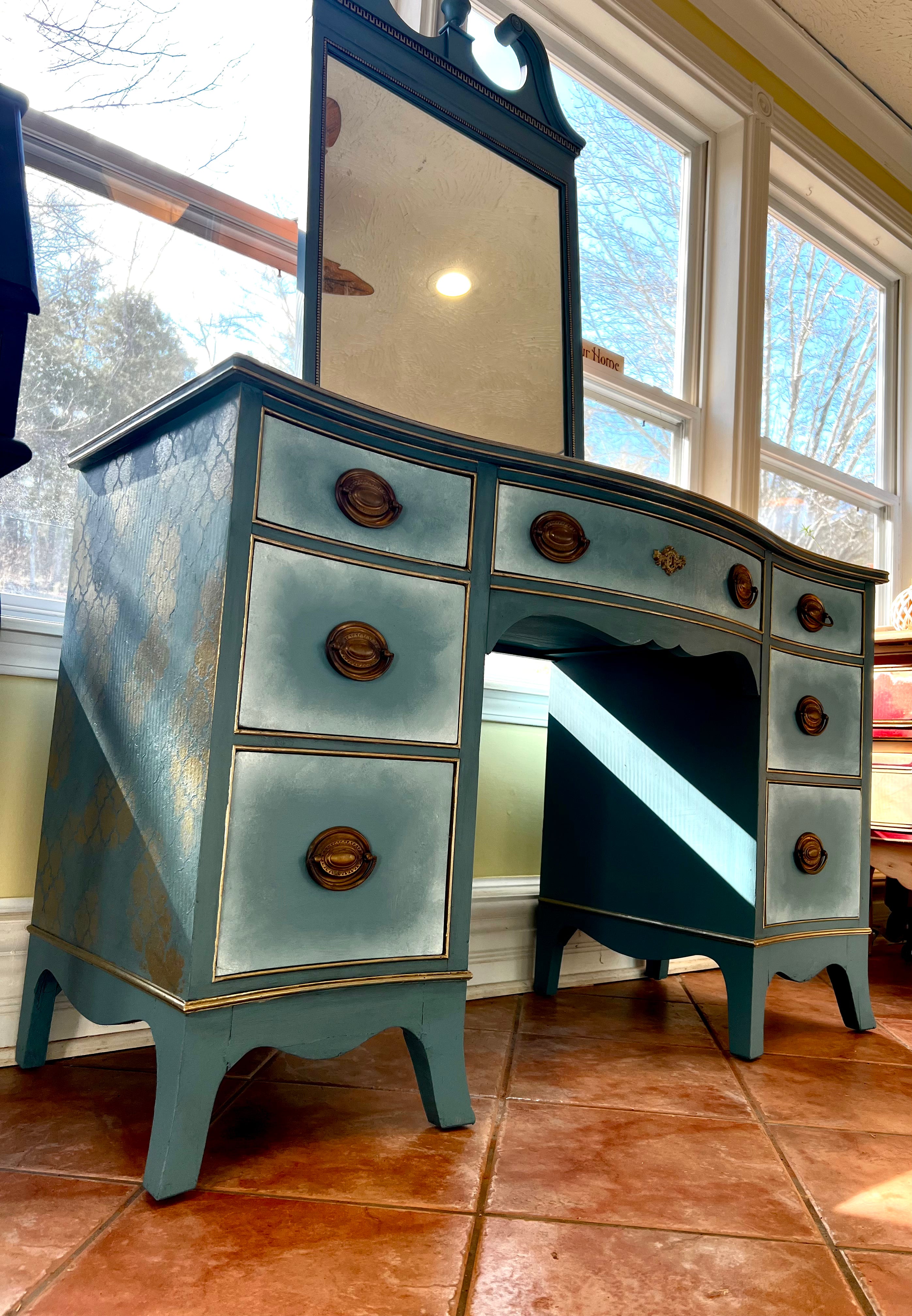 Lucia: Dressing Table / Desk
