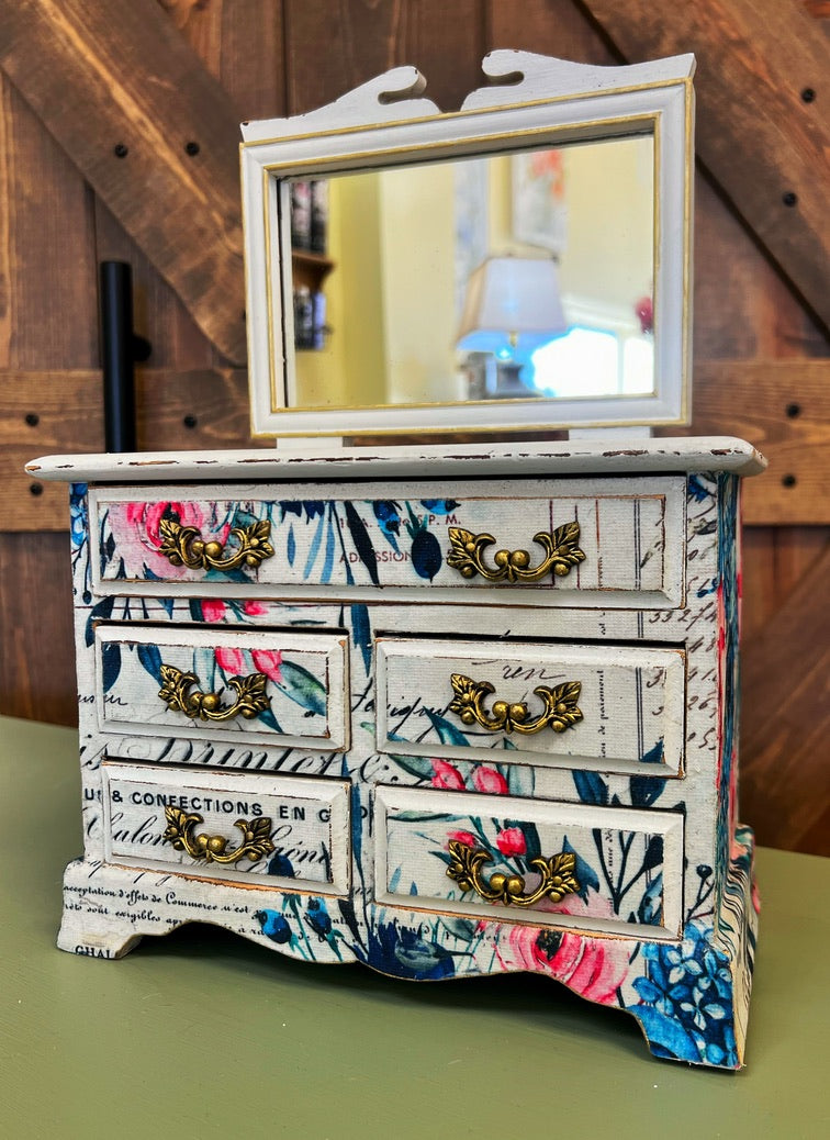 Leilani: Jewelry Box