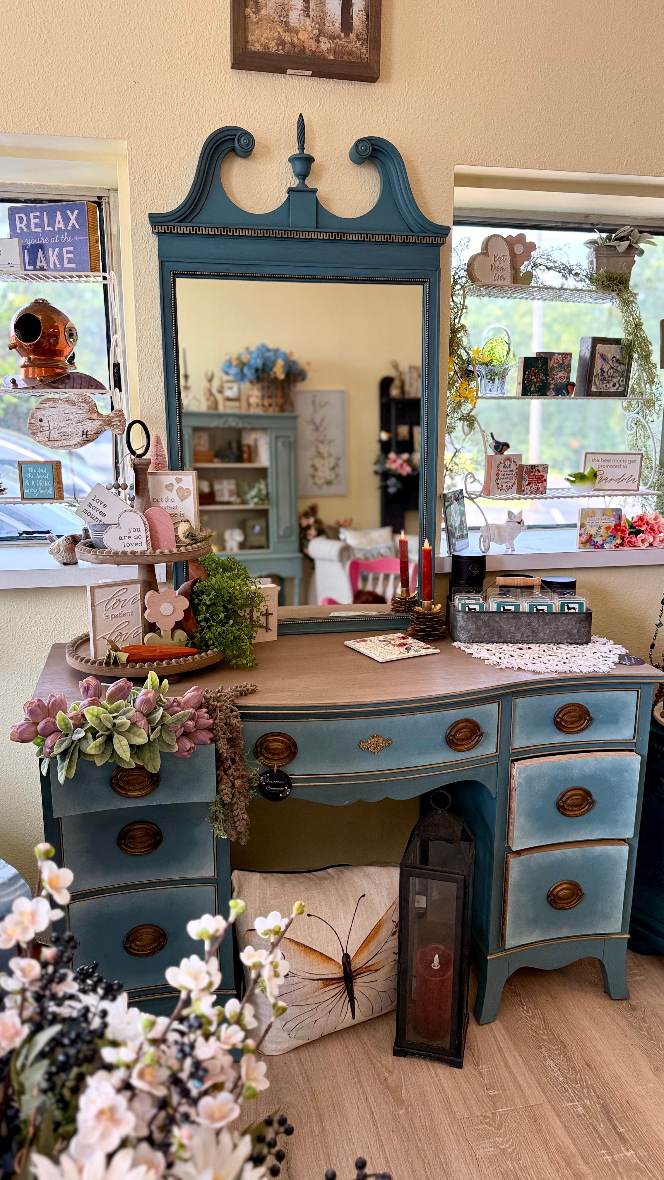 Lucia: Dressing Table / Desk