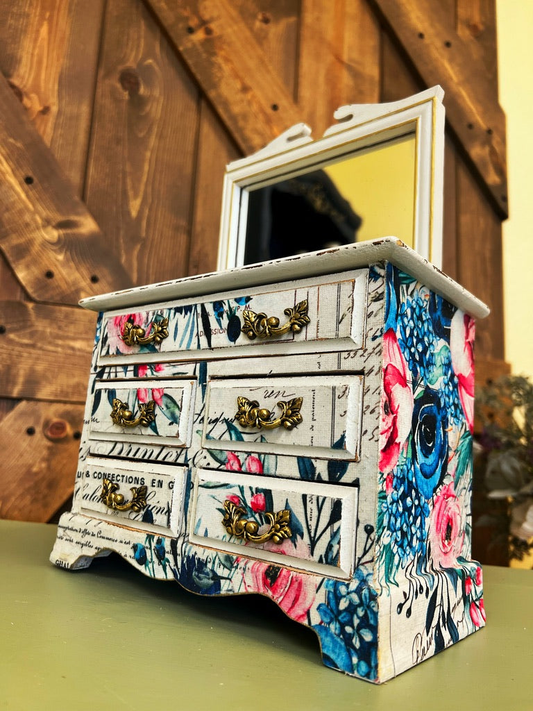 Leilani: Jewelry Box