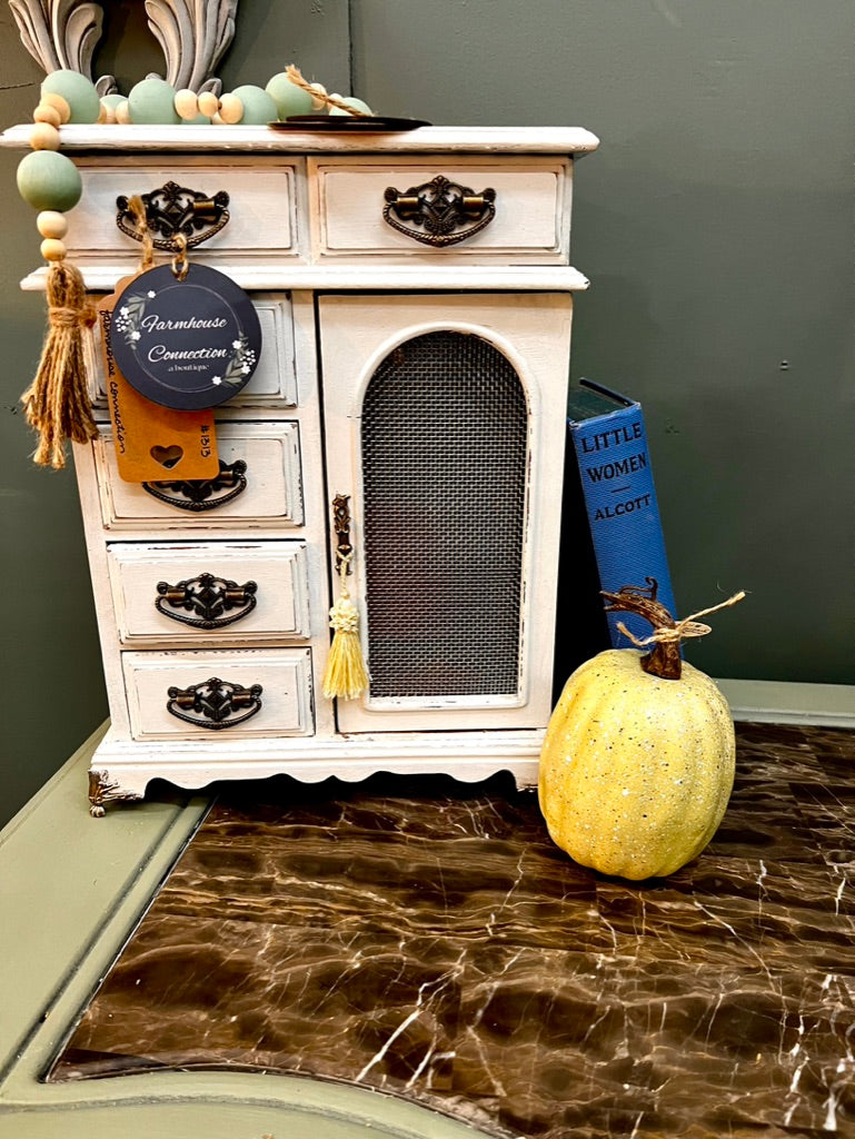 Kayla: Jewelry Box