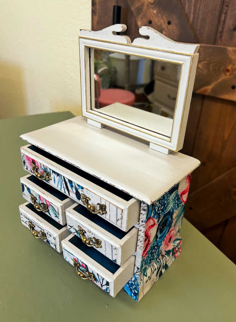 Leilani: Jewelry Box