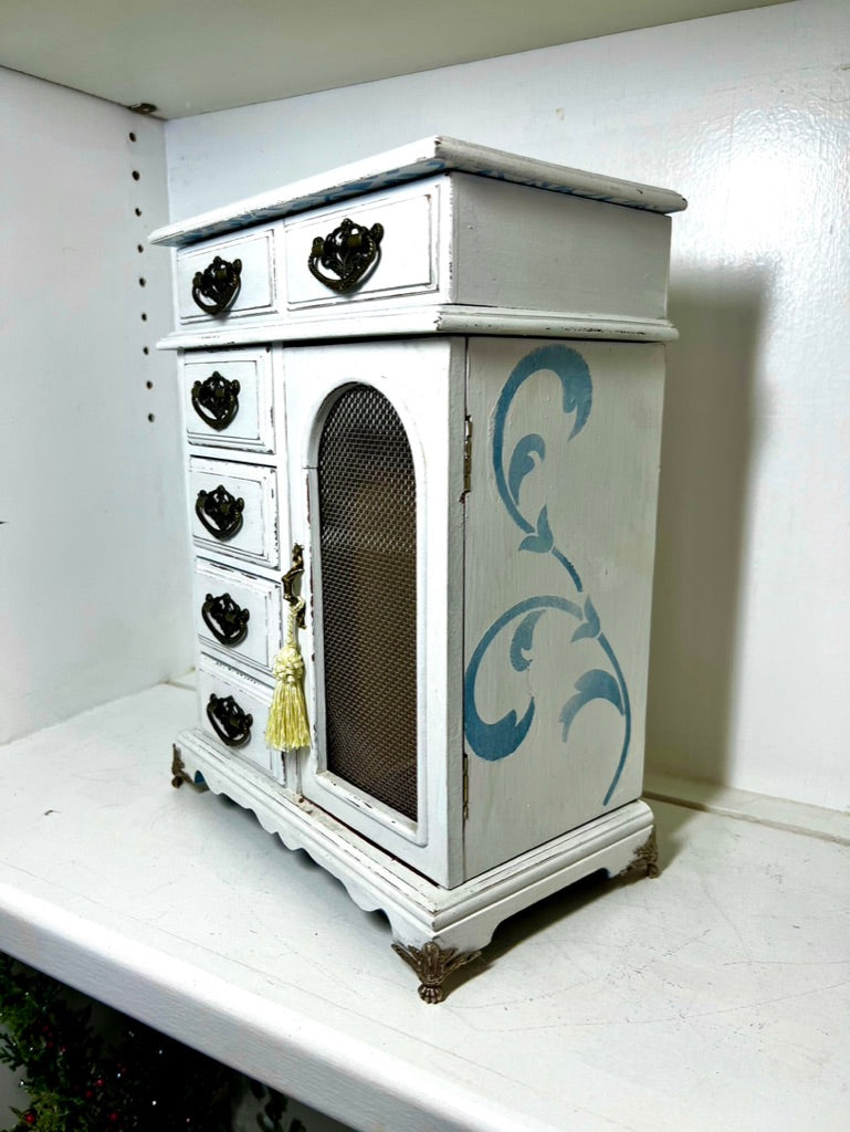Kayla: Jewelry Box