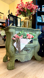 Jaelynn: Bombe Dresser
