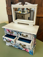 Leilani: Jewelry Box