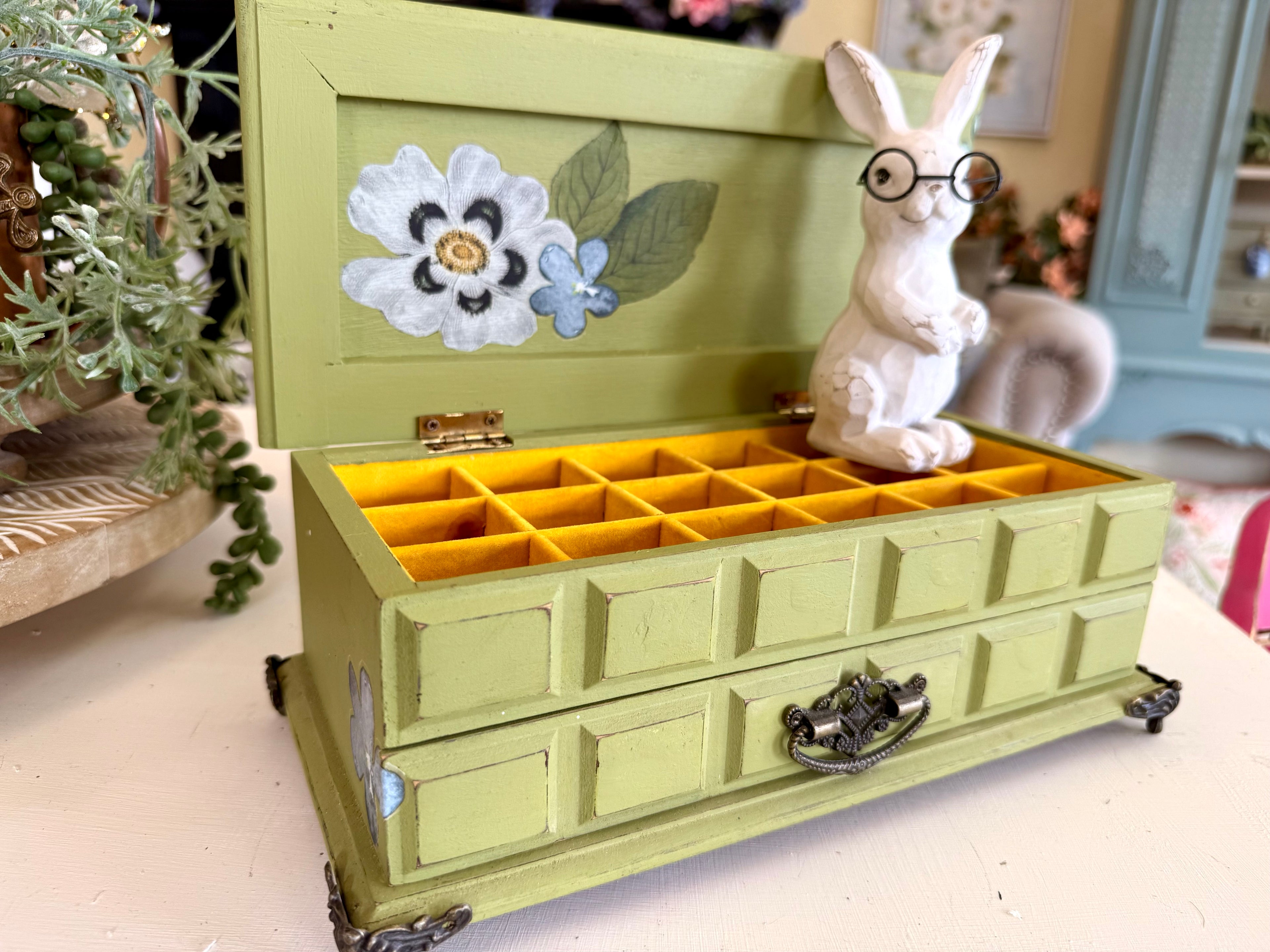 Peridot: Jewelry Box